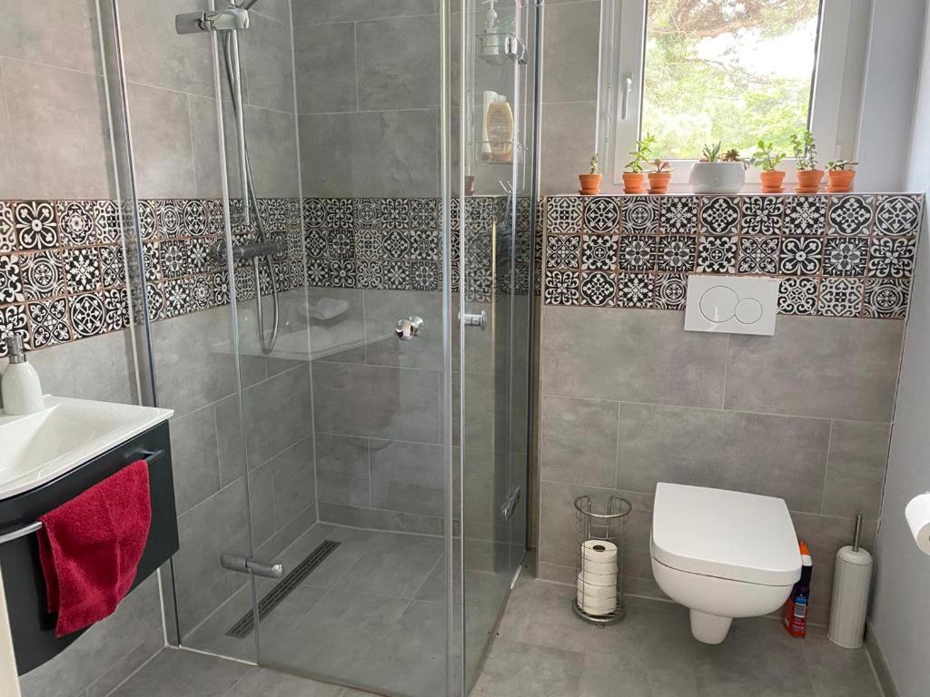 Schoenes Privatzimmer Region Hannover Springe Bagian luar foto